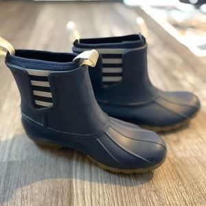 NWOT Sperry Rain boots fits like a 6!